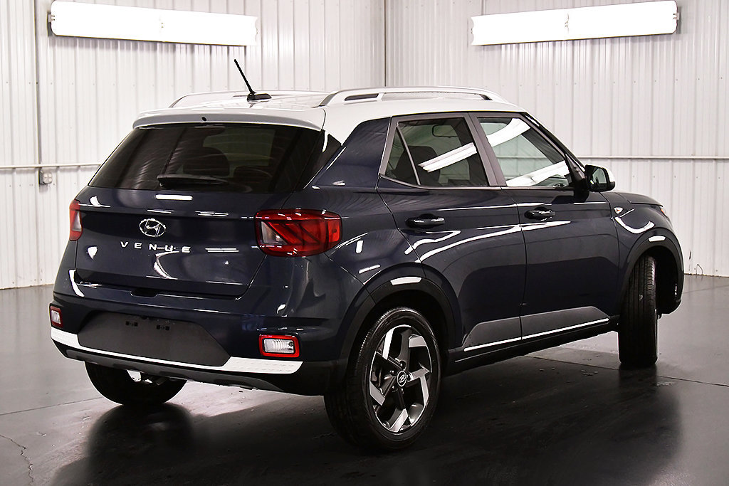 Used 2025 Hyundai Venue Limited FWD image 8