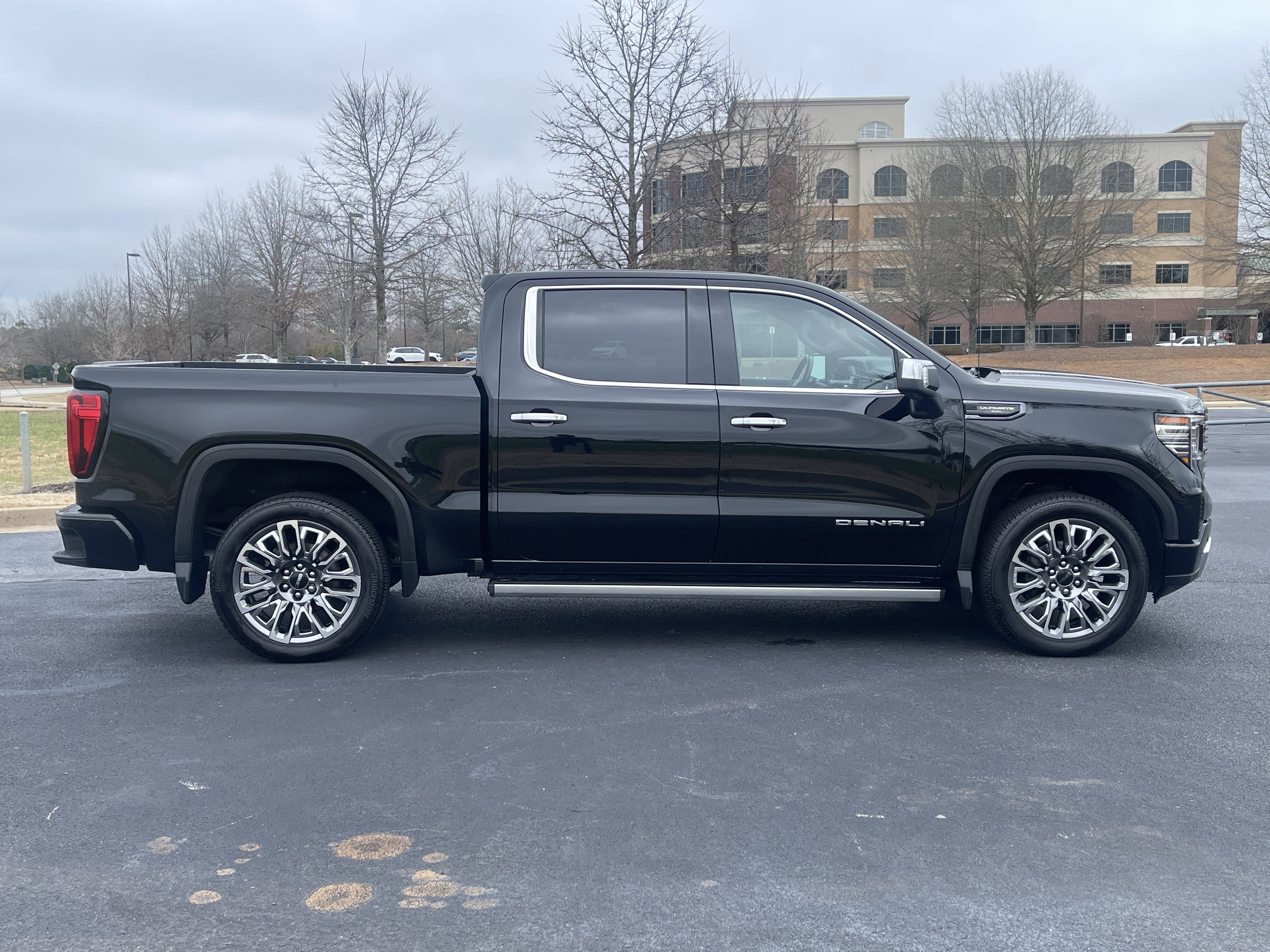 Used 2023 GMC Sierra 1500 Denali Ultimate image 10