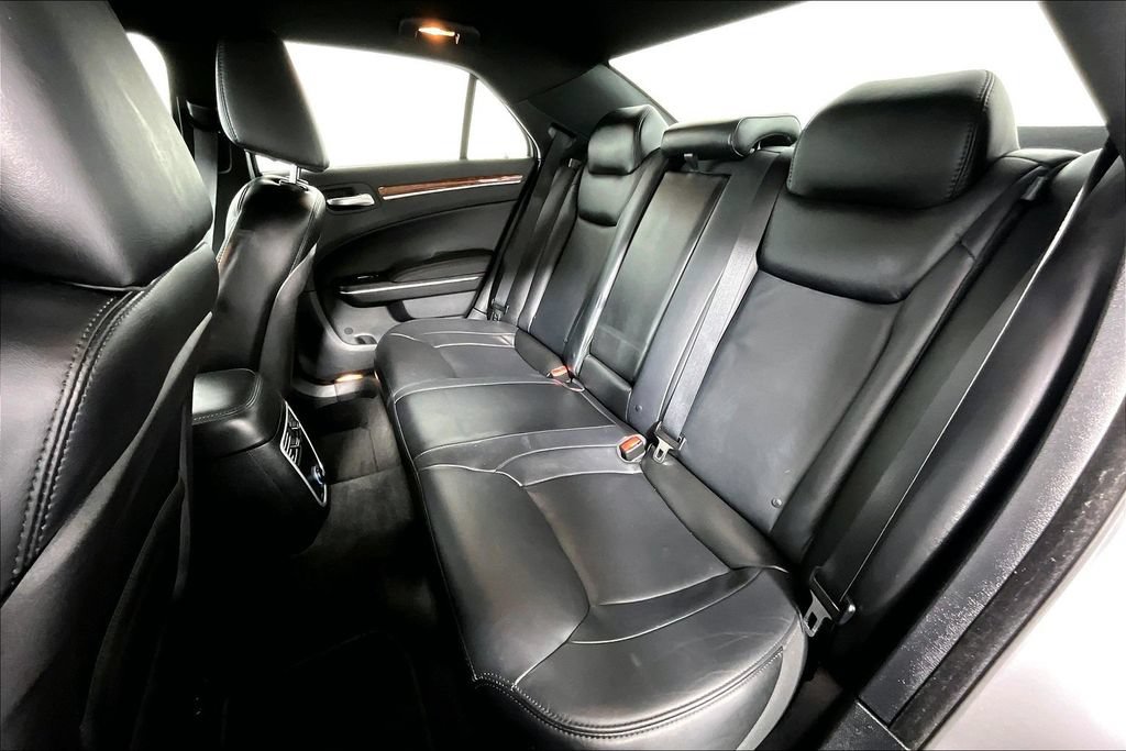 Used 2014 Chrysler 300 w/ Driver Convenience Group RWD image 26