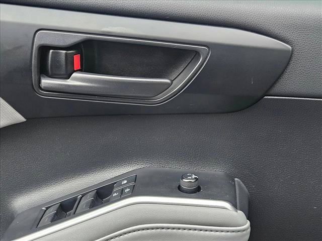 Used 2021 Toyota Highlander L FWD image 6