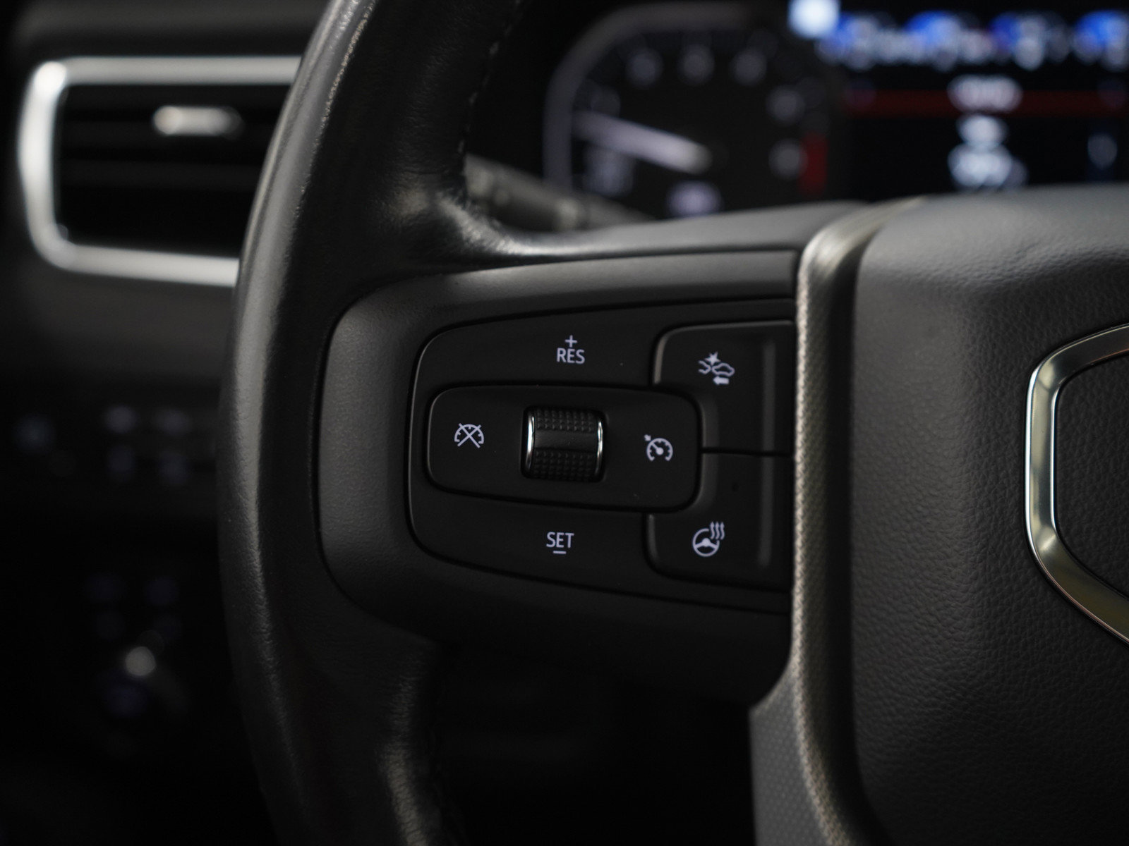 Used 2021 GMC Yukon Denali w/ Denali Premium Package image 28