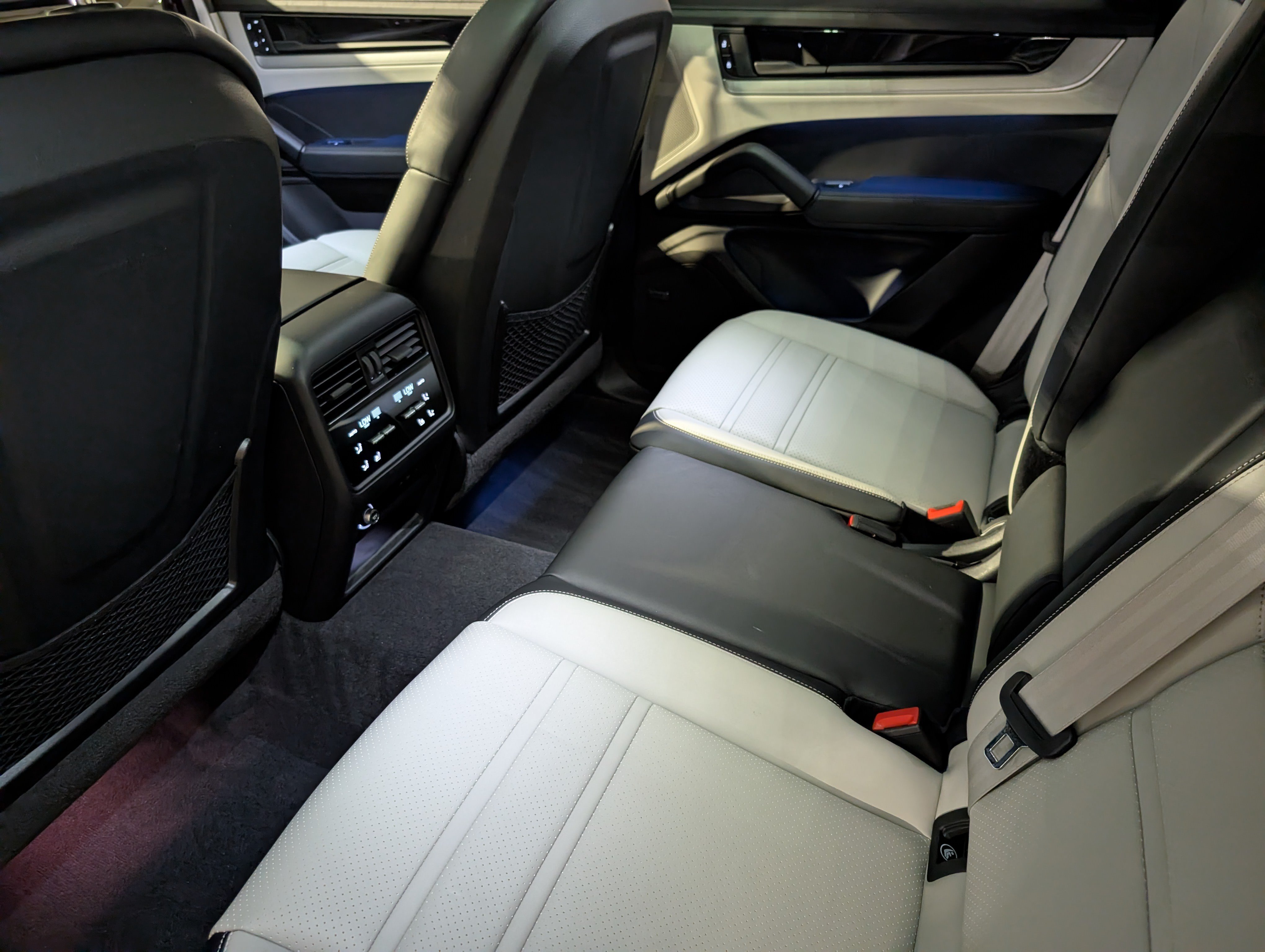 Certified 2025 Porsche Cayenne S AWD/4WD image 22
