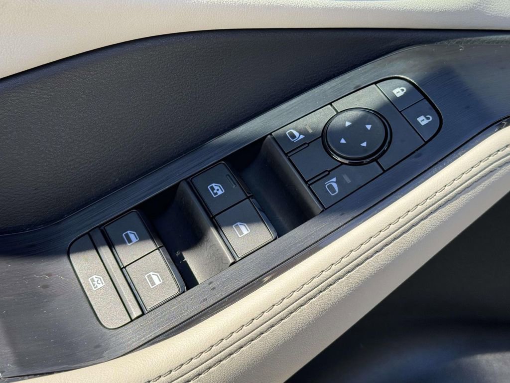 Used 2025 Nissan Rogue SV image 16