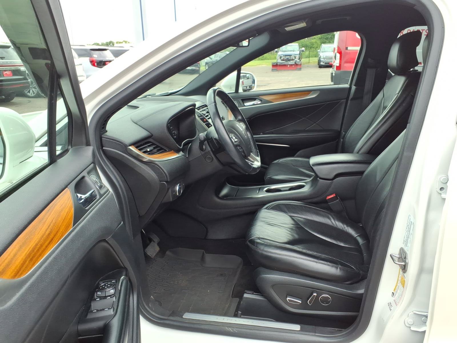 Used 2019 Lincoln MKC Select w/ Select Plus Package FWD image 10