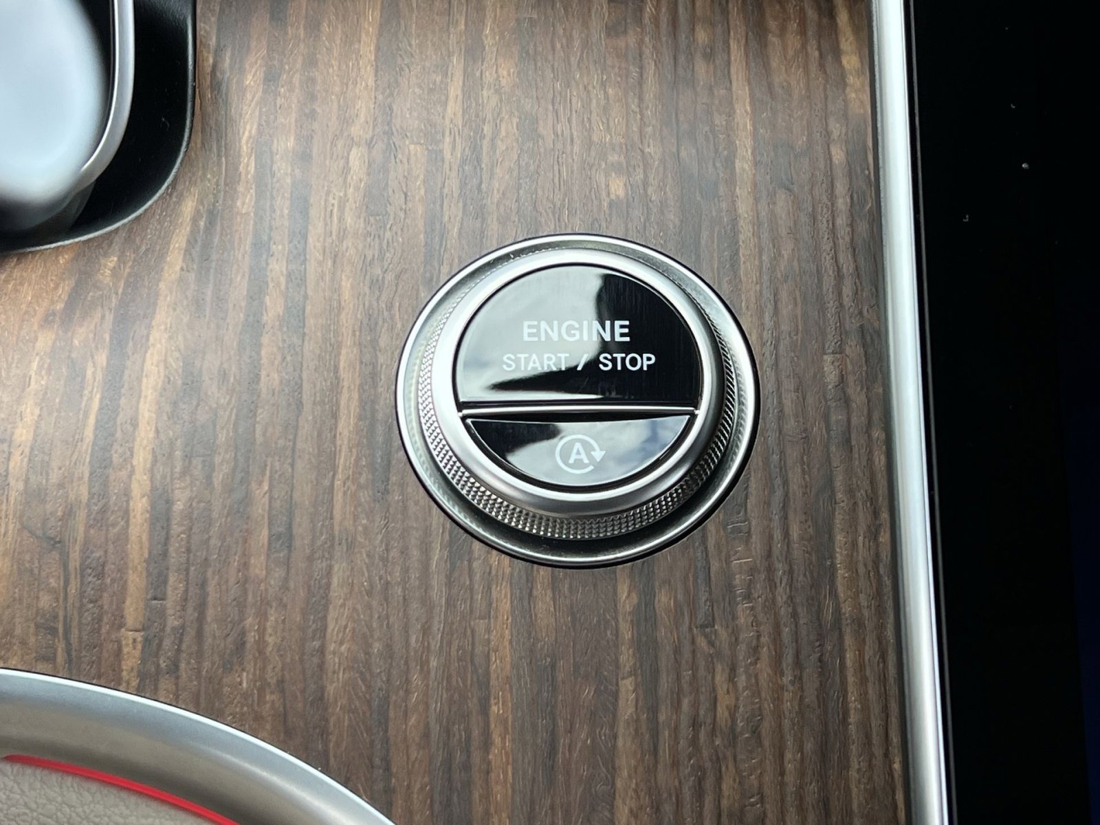 Certified 2025 Mercedes-Benz CLE 300 4MATIC Coupe image 31