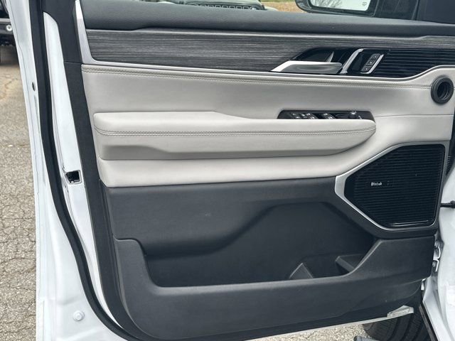 Certified 2023 Jeep Wagoneer Series III w/ Premium Group I image 11