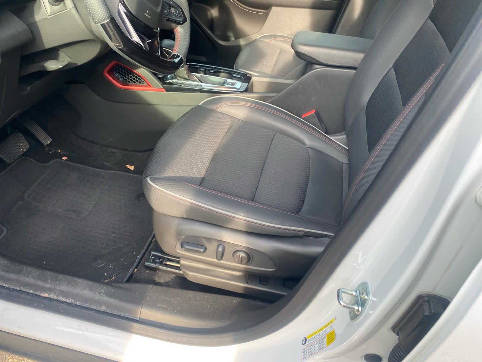 Used 2023 Chevrolet TrailBlazer RS w/ Sun and Liftgate Package image 10