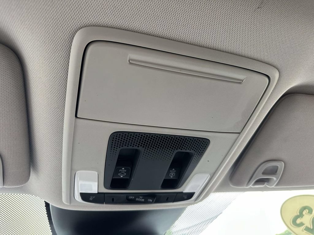 Used 2023 Honda Pilot Touring image 31
