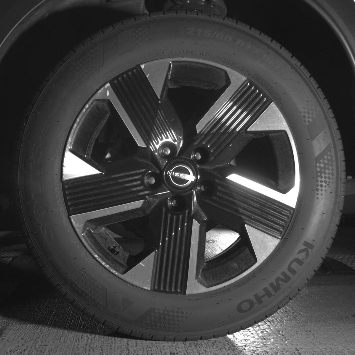 Used 2025 Nissan Kicks SV AWD/4WD image 14