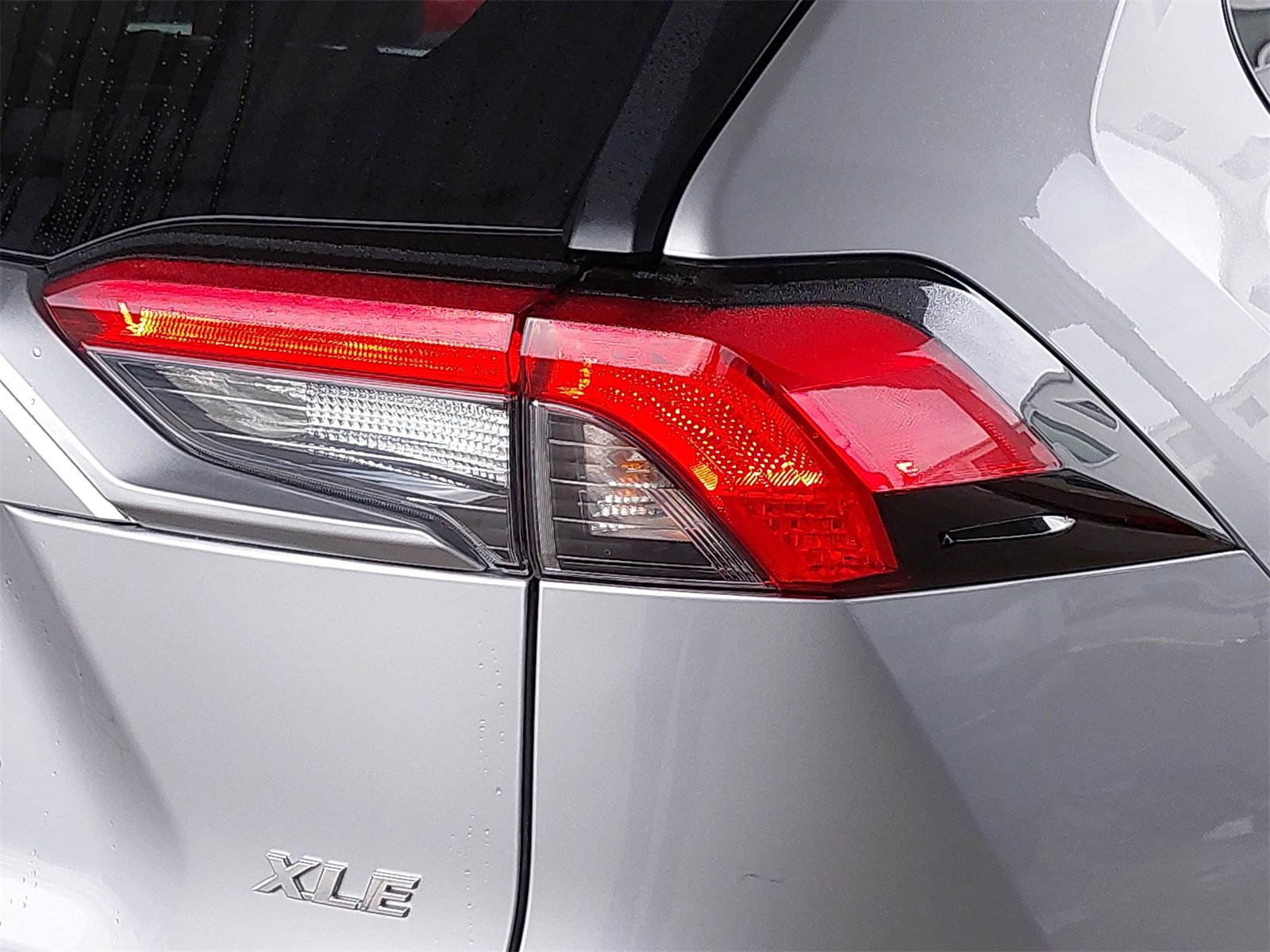 Used 2021 Toyota RAV4 XLE Premium image 35