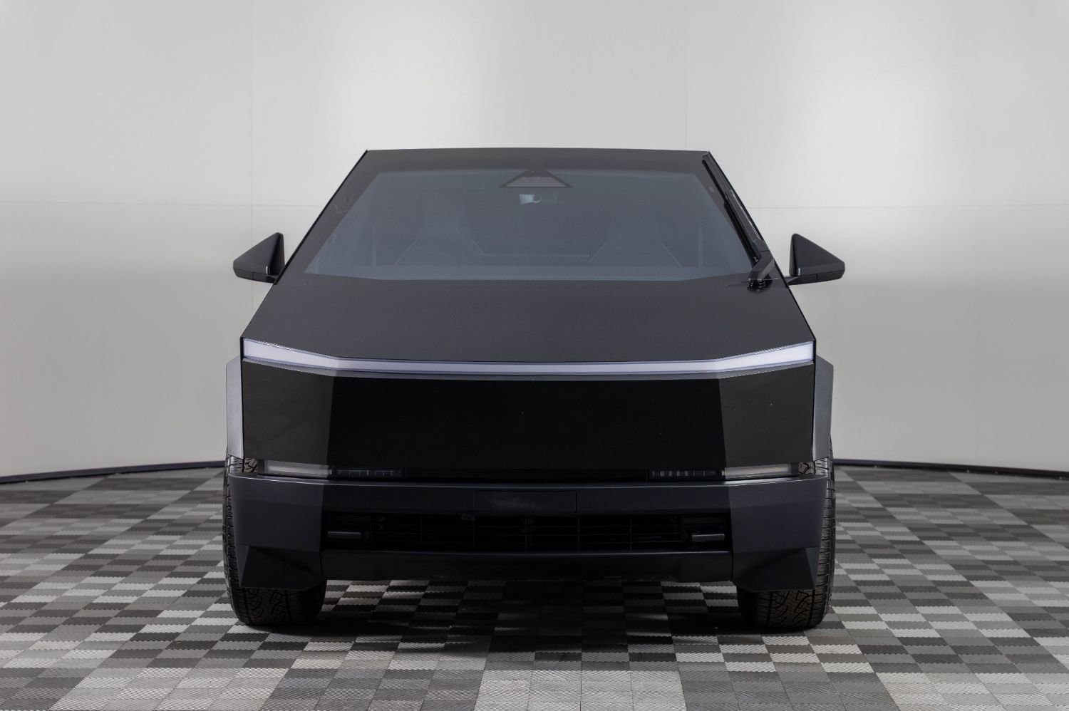 Used 2024 Tesla Cybertruck AWD Crew Cab image 12