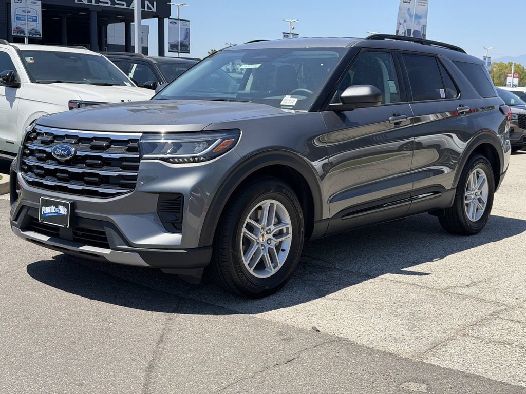 New 2026 Ford Explorer Active RWD image 3