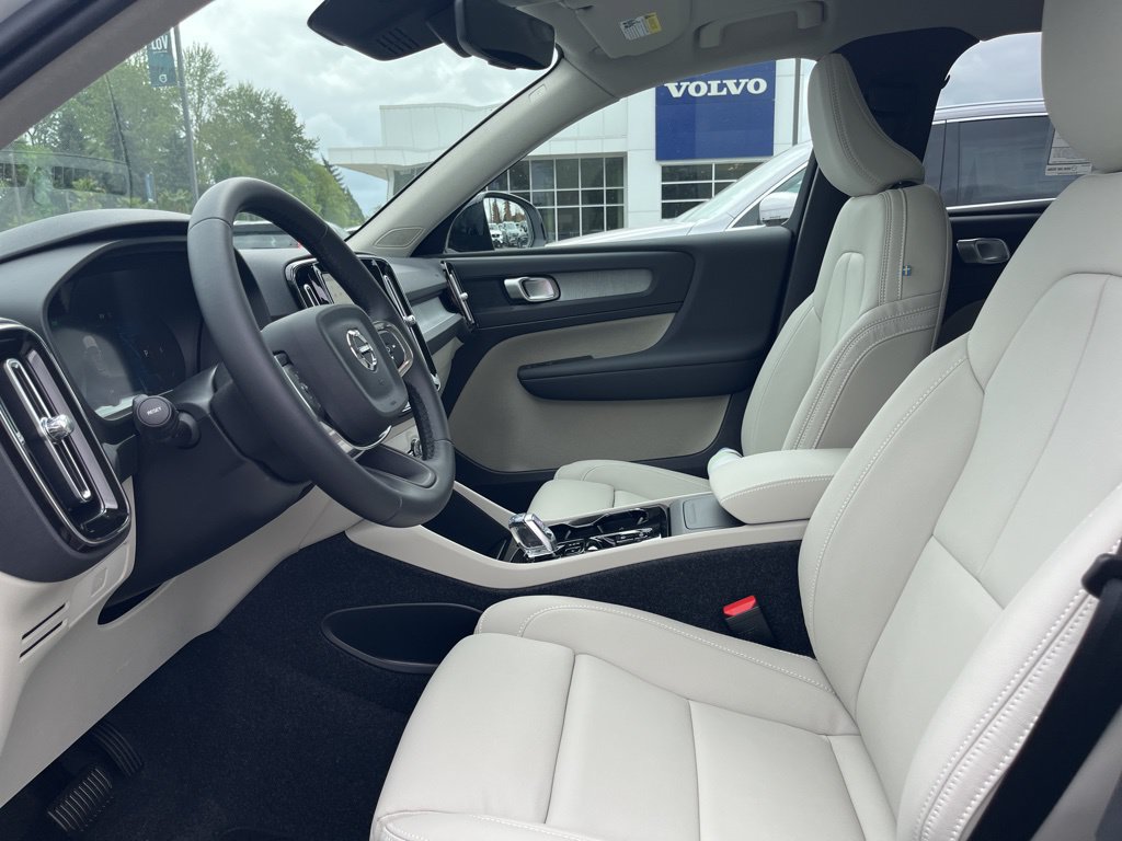 New 2026 Volvo XC40 B5 Plus w/ Protection Package Premier AWD/4WD image 4