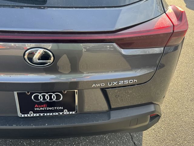 Used 2024 Lexus UX 250h AWD w/ Premium Package image 38