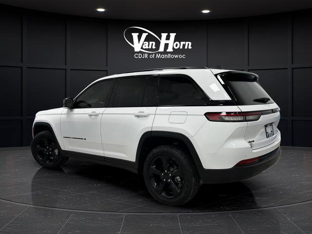 Used 2025 Jeep Grand Cherokee Limited w/ Black Appearance Package image 3