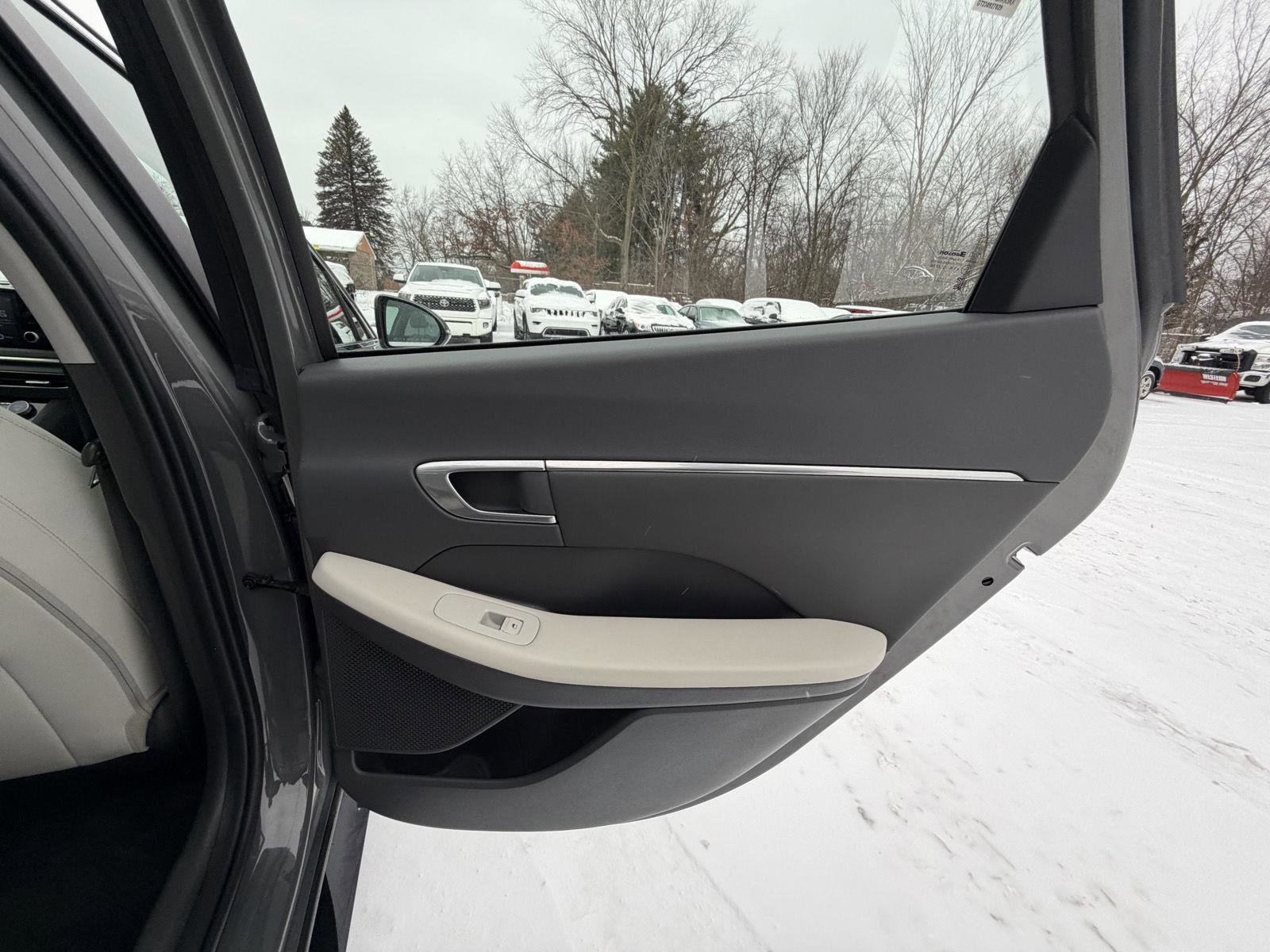 Used 2022 Hyundai Sonata SEL w/ Convenience Package image 25