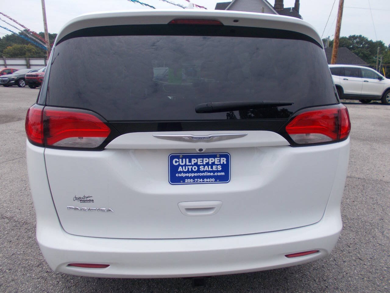 Used 2017 Chrysler Pacifica Touring FWD image 4