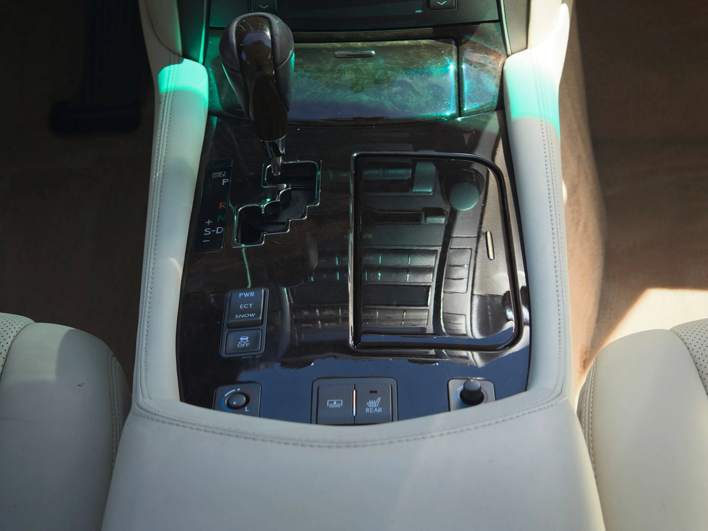 Used 2007 Lexus LS 460 w/ Comfort Pkg RWD image 23