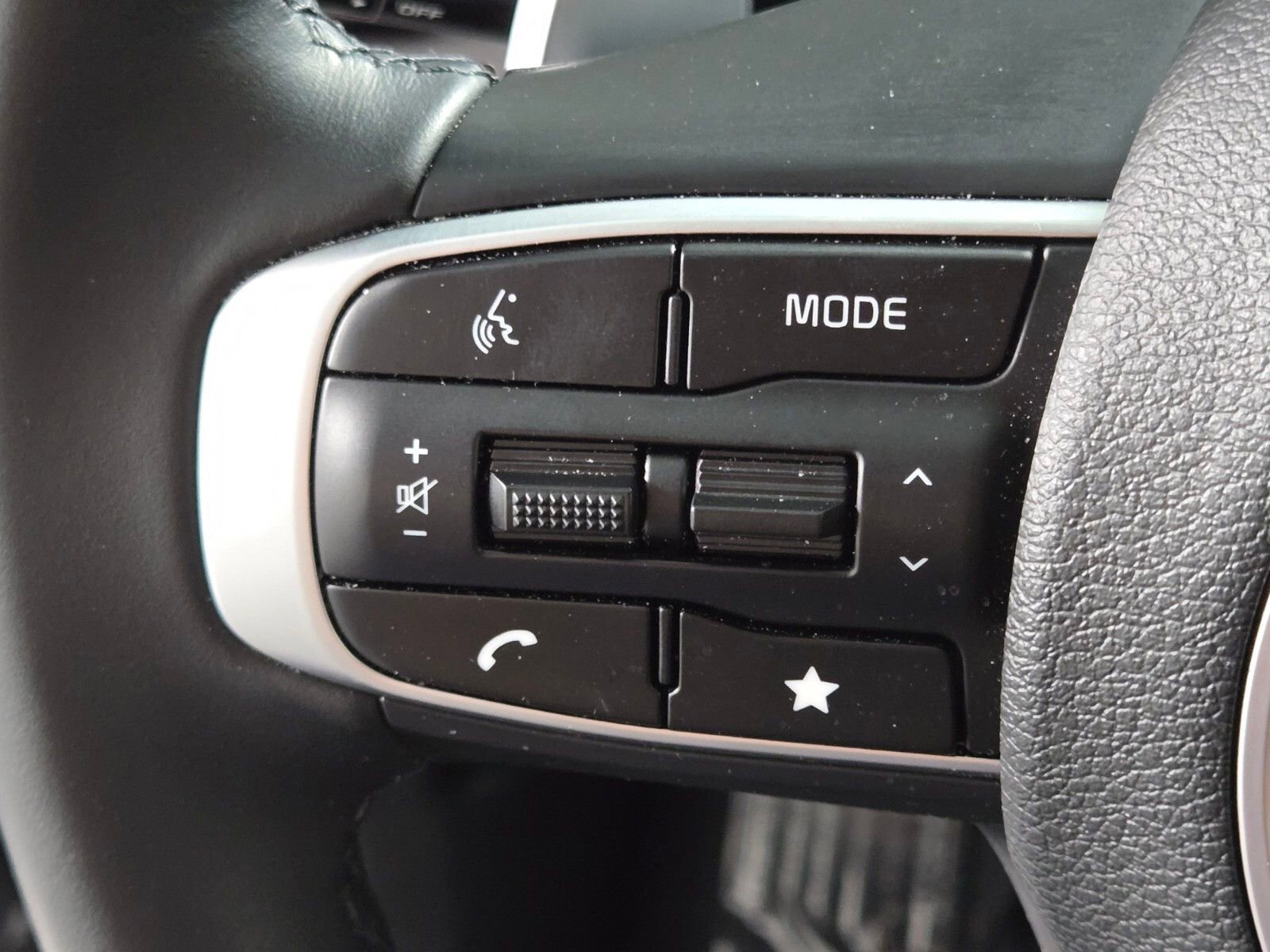 Used 2025 Kia Sportage EX w/ EX Premium Package image 24