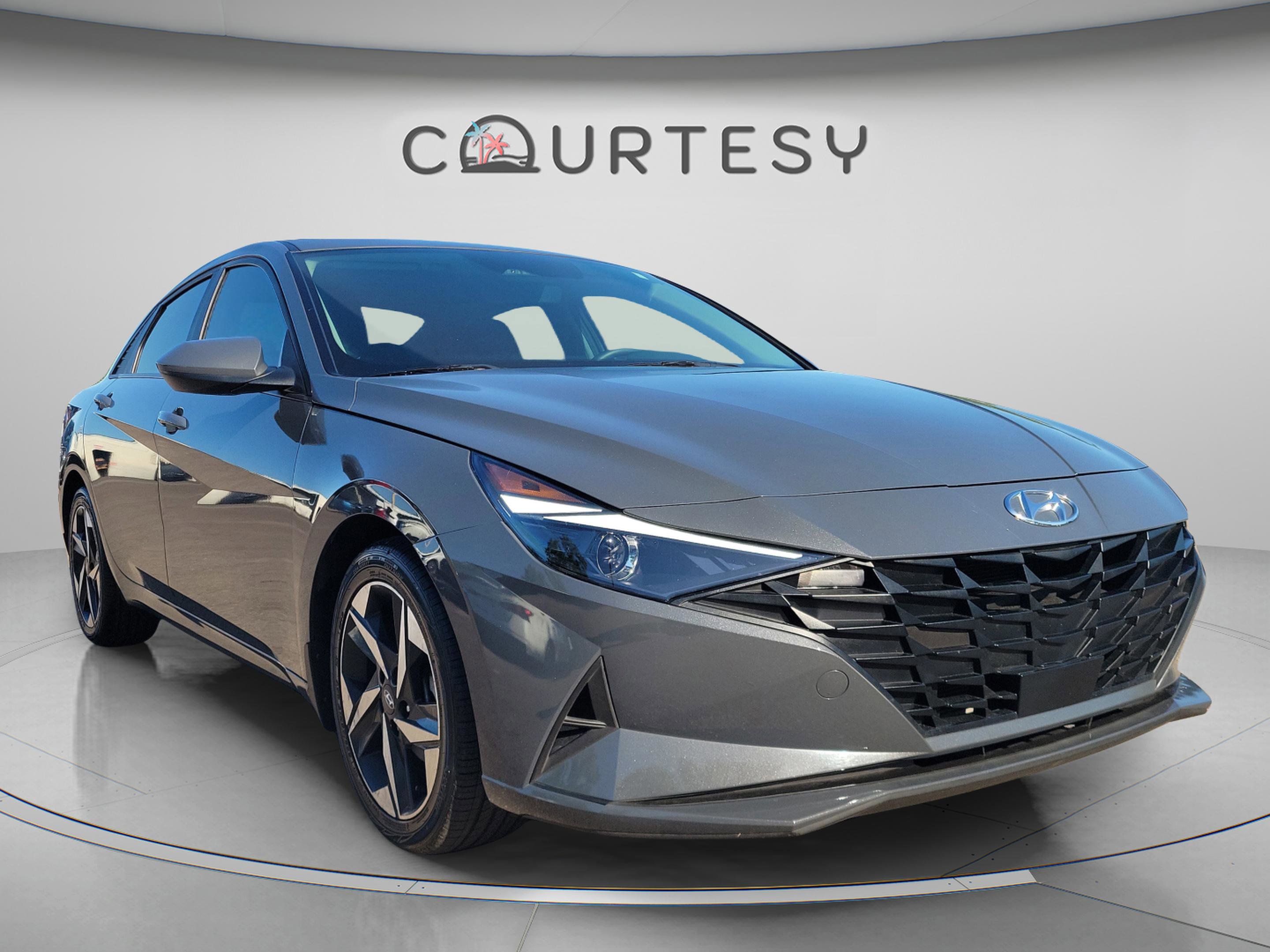 Used 2023 Hyundai Elantra SEL w/ Convenience Package image 4