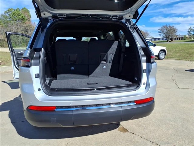 New 2025 Jeep Grand Cherokee L Laredo image 18