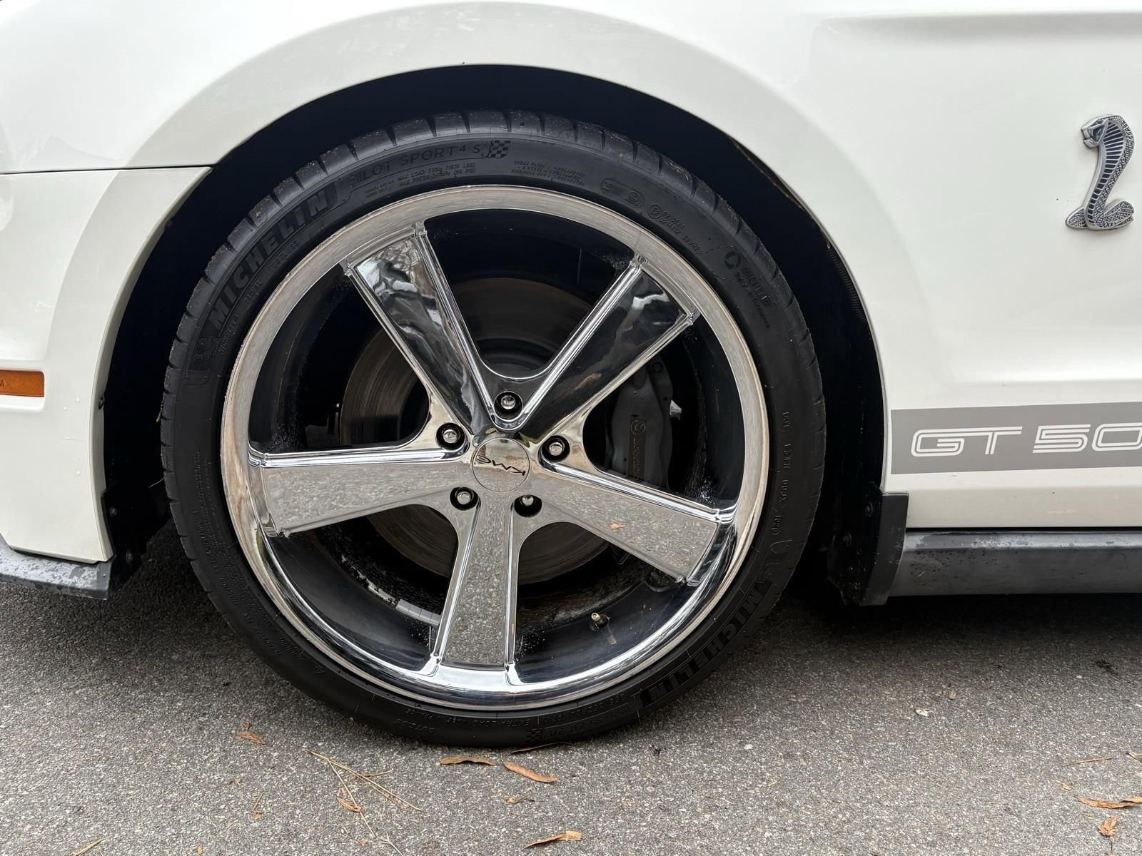Used 2010 Ford Mustang Shelby GT500 RWD image 13