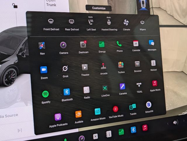 Used 2024 Tesla Model Y Performance image 23