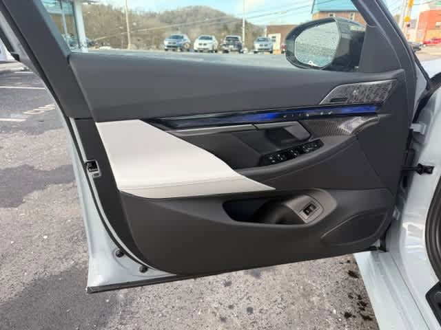 New 2026 BMW M5 w/ Carbon Package AWD/4WD image 11