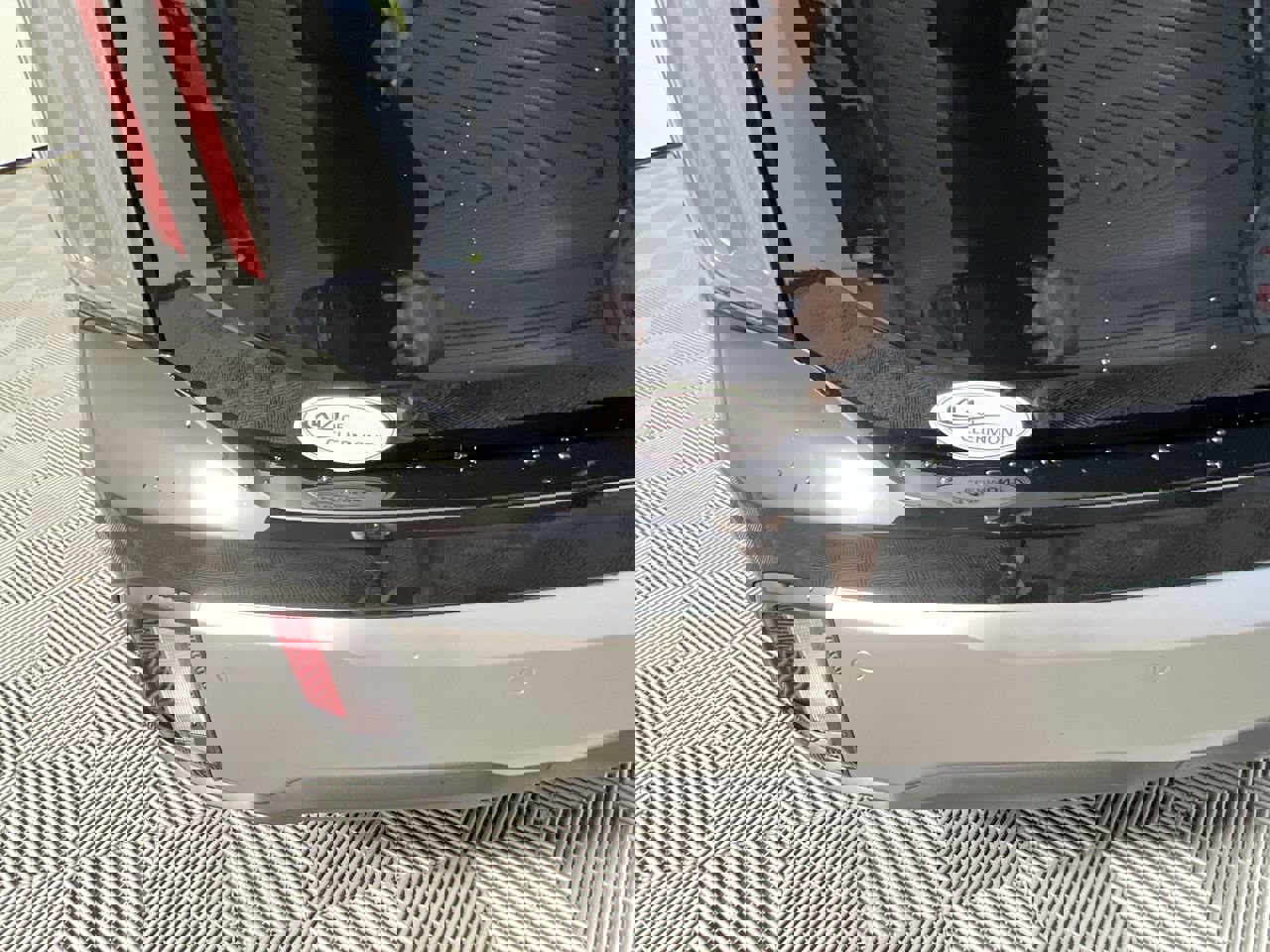 Used 2025 Kia Telluride EX w/ EX Captain's Chair Package image 5