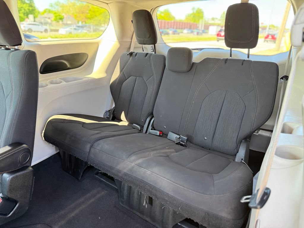 Used 2017 Chrysler Pacifica Touring FWD image 15