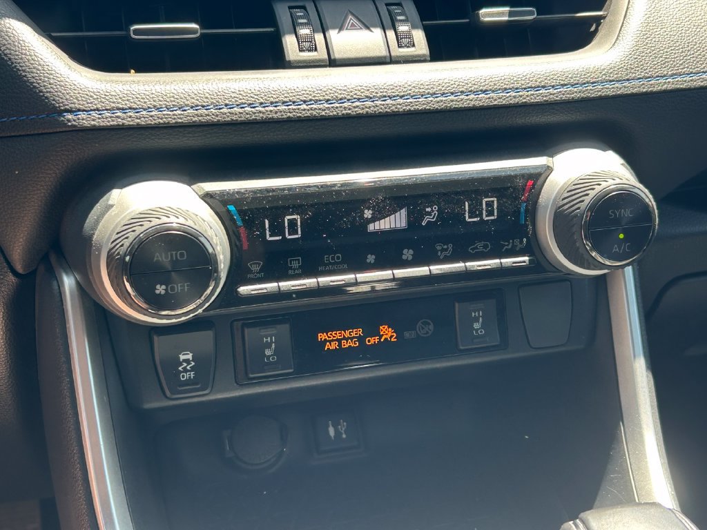 Used 2019 Toyota RAV4 XSE w/ XSE Weather Package AWD/4WD image 31
