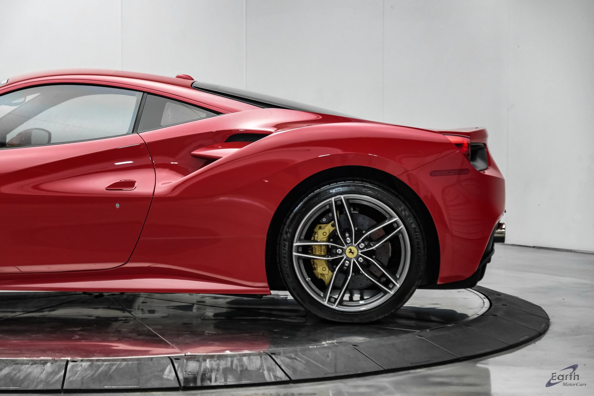 Used 2017 Ferrari 488 GTB RWD image 10