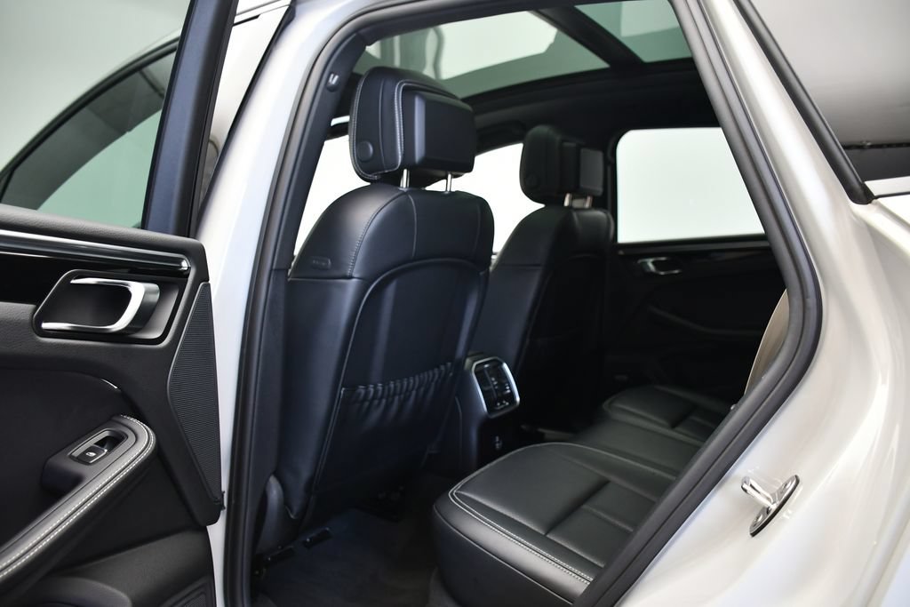 Certified 2024 Porsche Macan AWD/4WD image 39