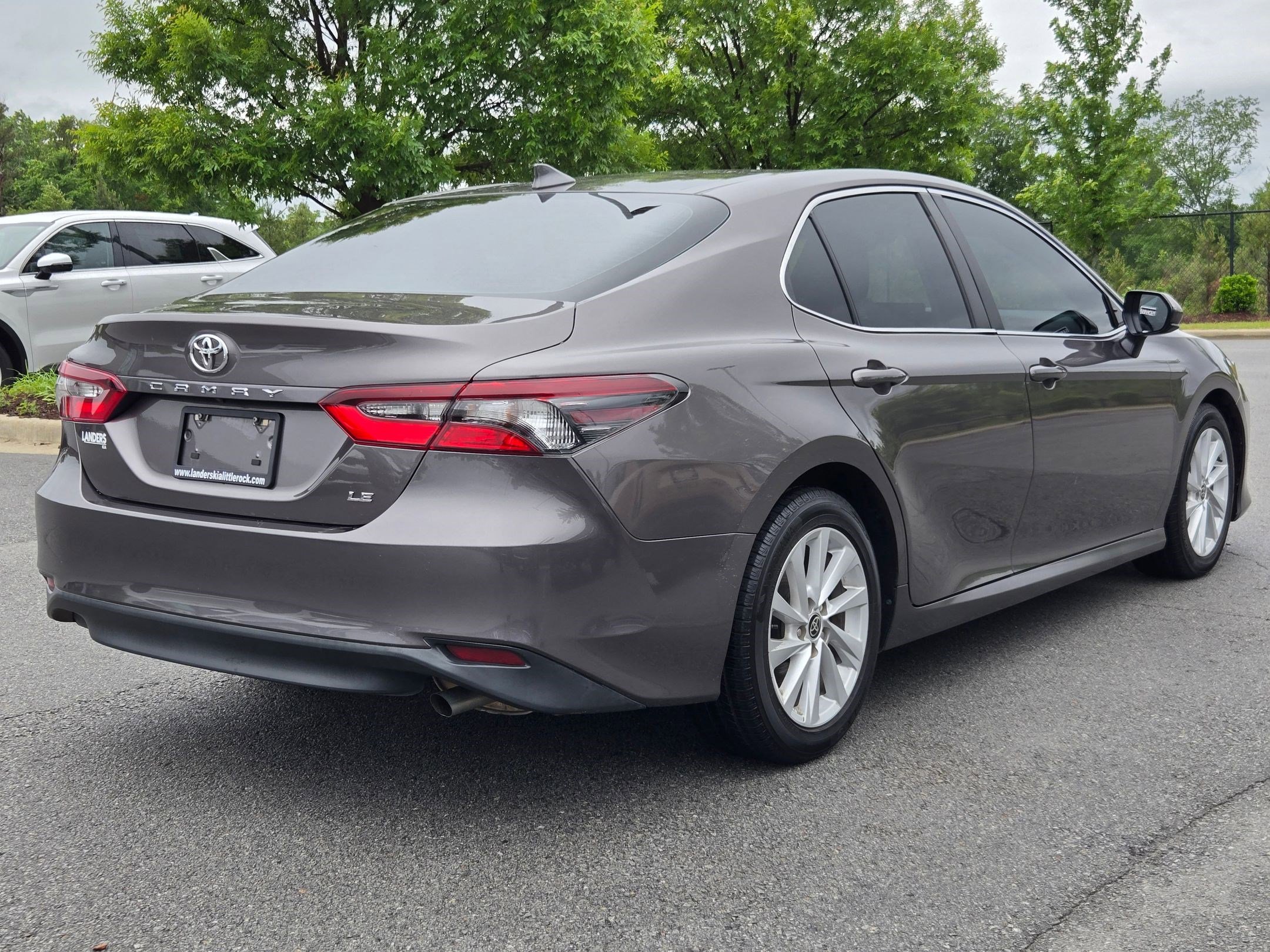 Used 2022 Toyota Camry LE FWD image 7