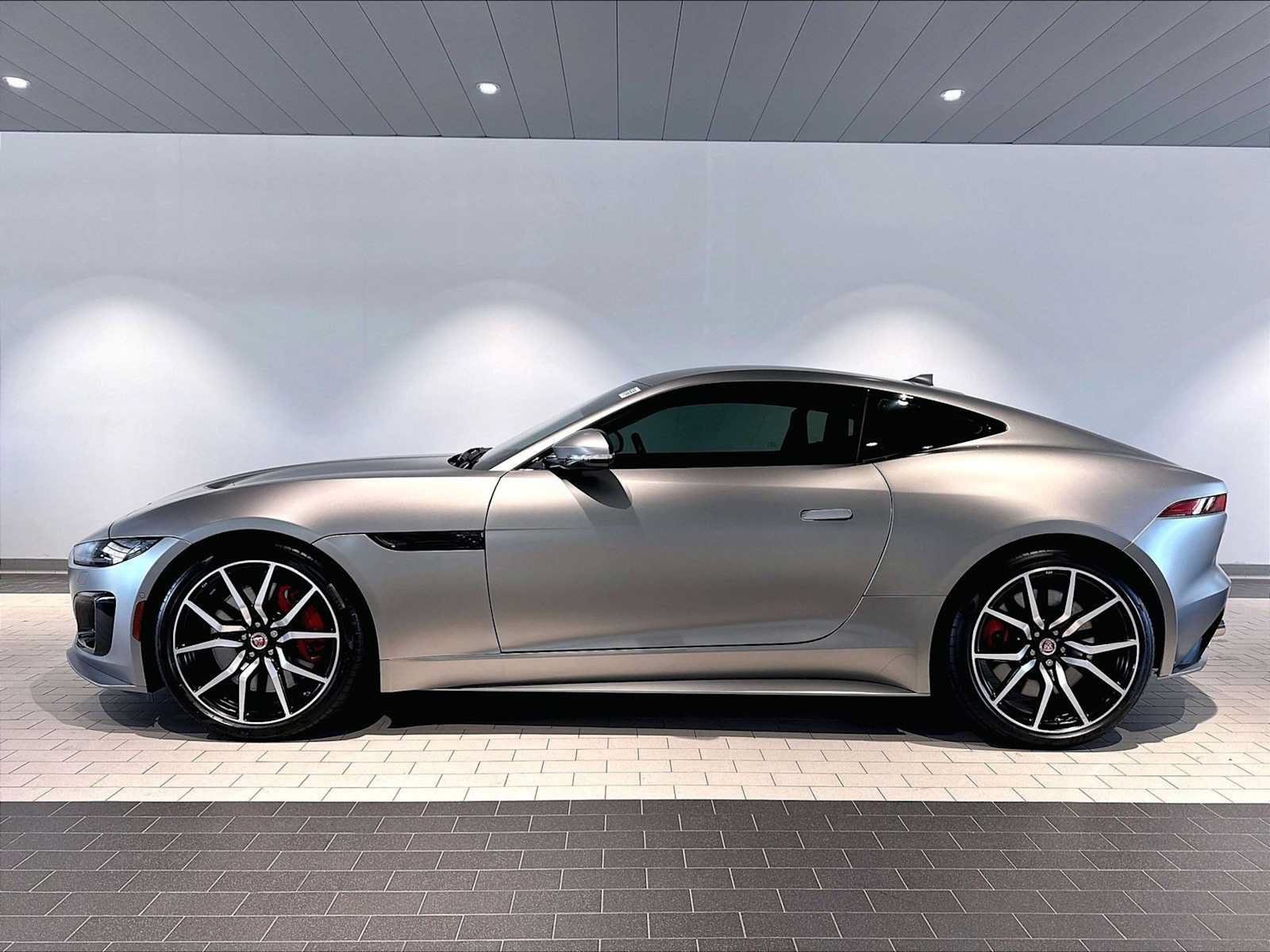 Used 2023 Jaguar F-TYPE R AWD/4WD image 2