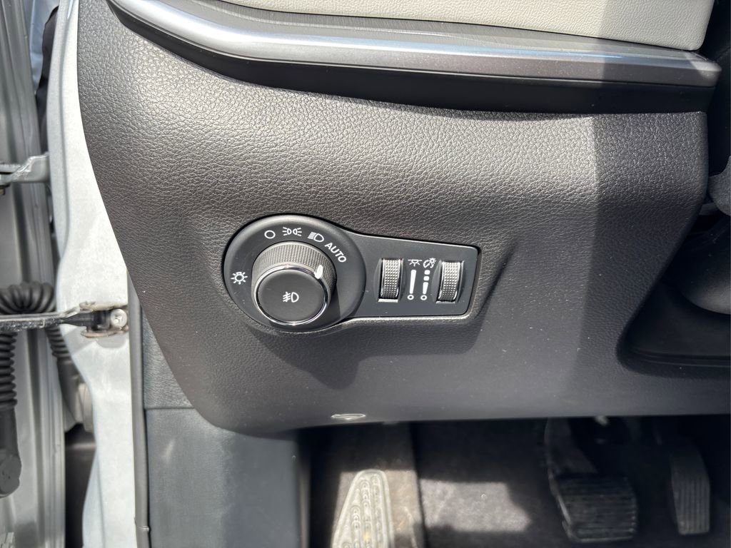 New 2025 Jeep Compass Limited image 23