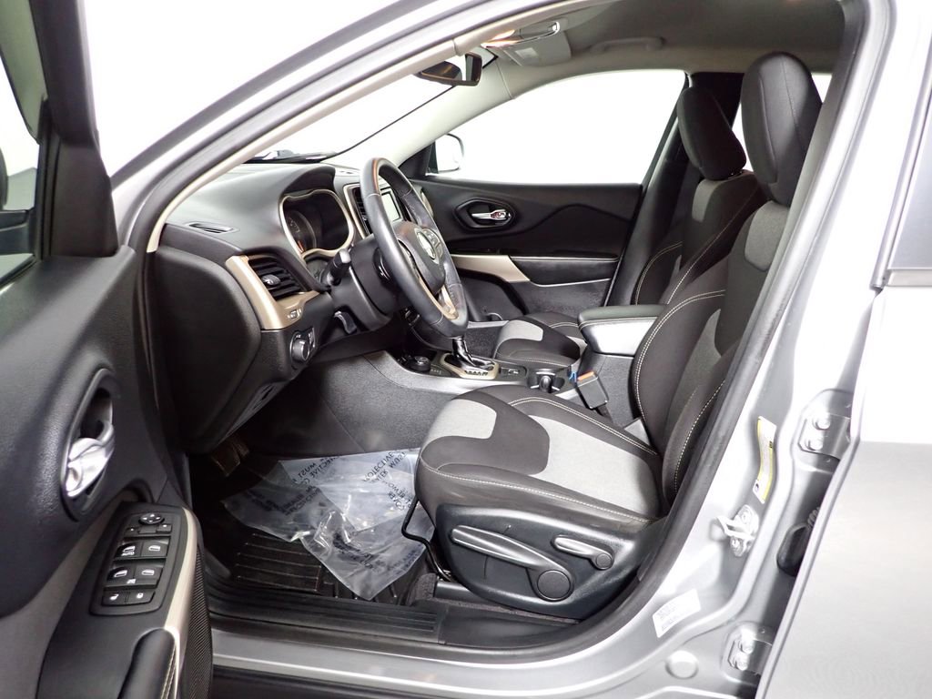 Used 2017 Jeep Cherokee Sport w/ Cold Weather Group image 24