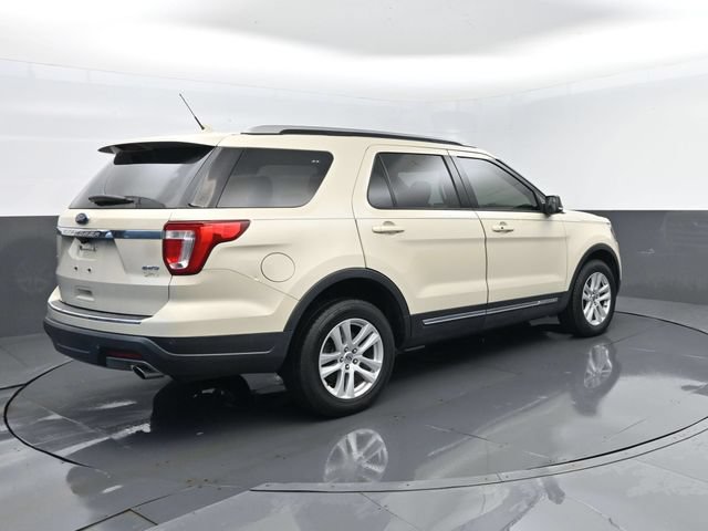 Used 2018 Ford Explorer XLT w/ Equipment Group 202A AWD/4WD image 25
