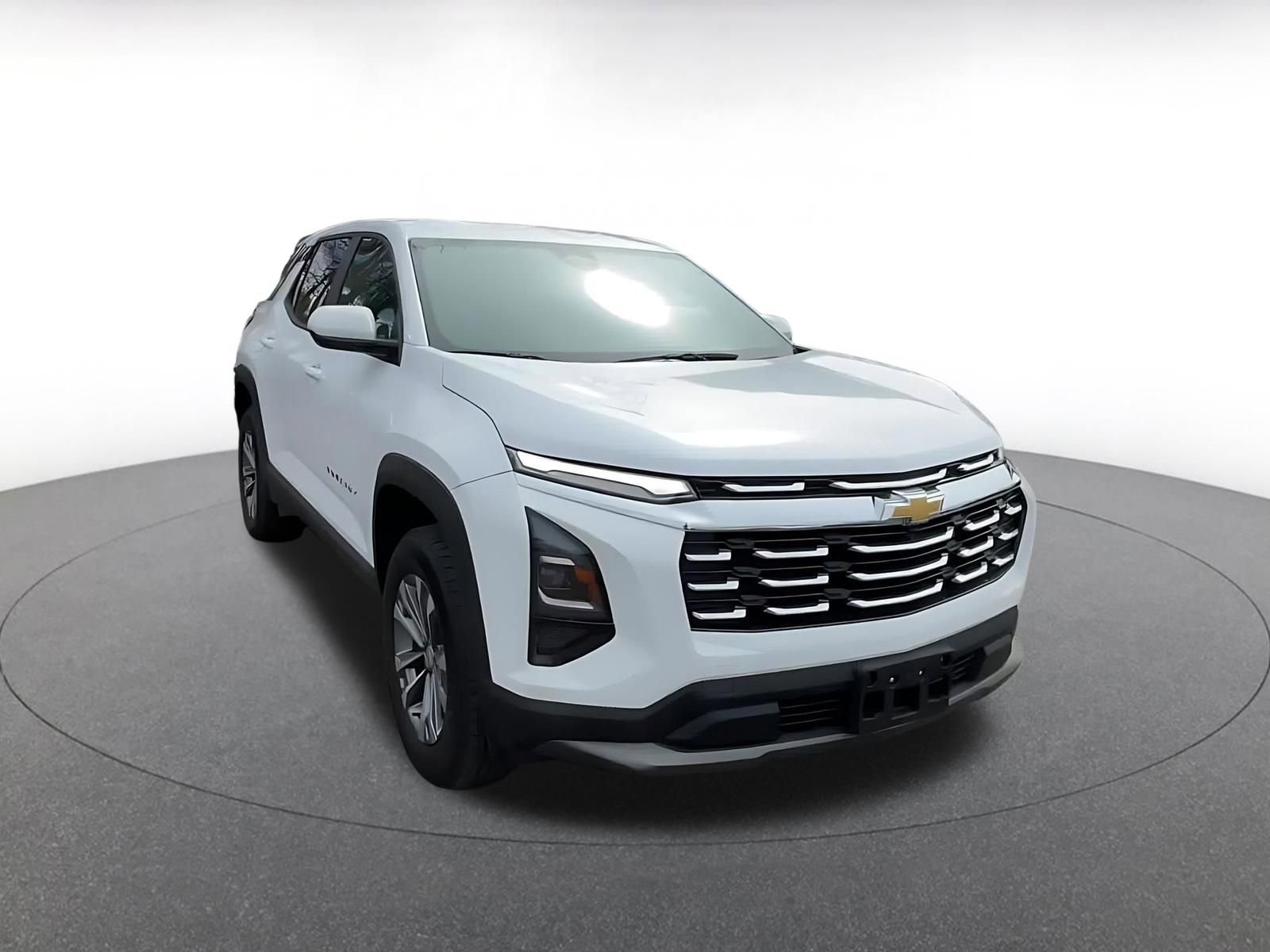 Used 2025 Chevrolet Equinox LT image 3