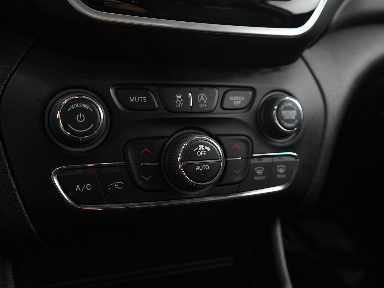 Used 2022 Jeep Cherokee Limited AWD/4WD image 25