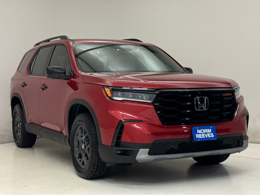 Certified 2025 Honda Pilot TrailSport image 4