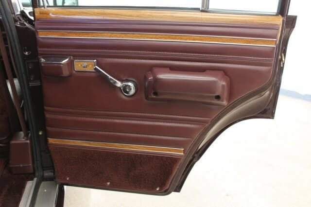 Used 1989 Jeep Grand Wagoneer image 92