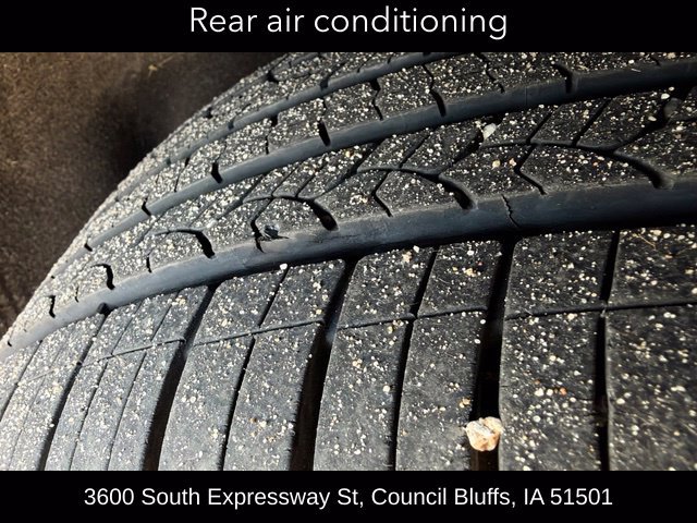 Used 2023 Buick Enclave Essence AWD/4WD image 13