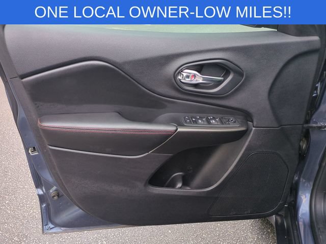 Used 2019 Jeep Cherokee Trailhawk w/ Cold Weather Group AWD/4WD image 12