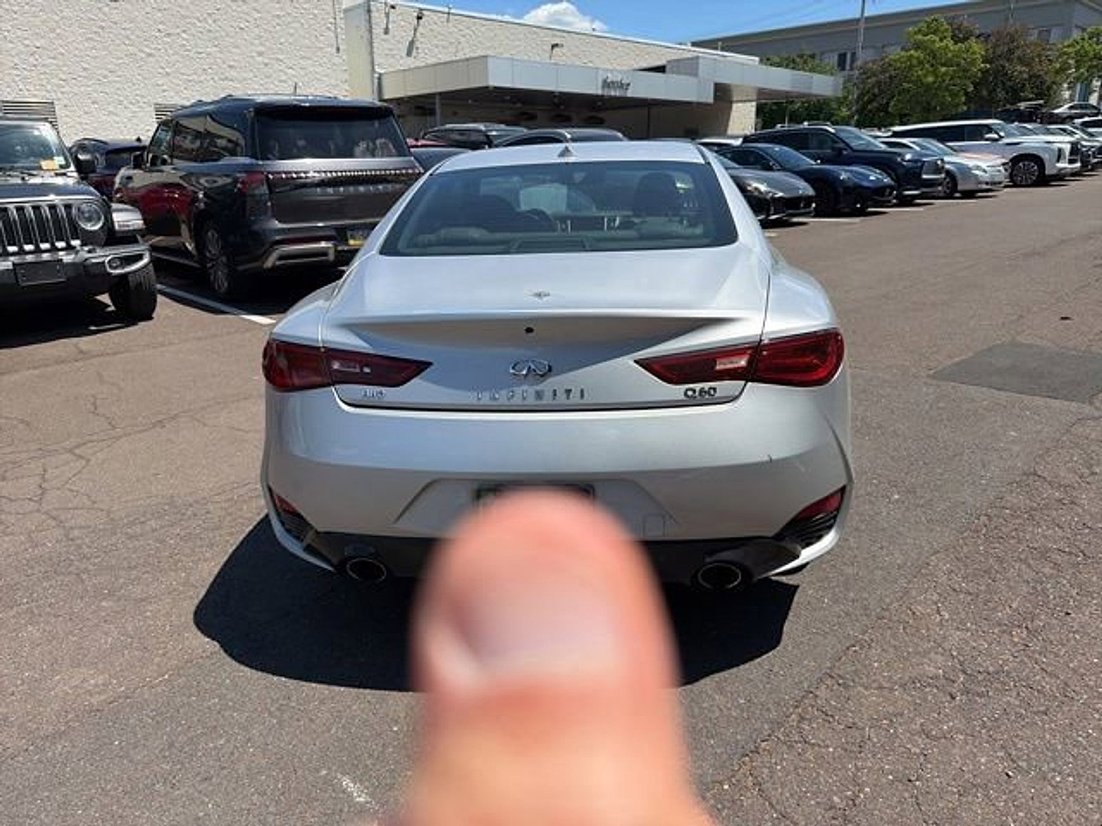 Used 2019 INFINITI Q60 3.0t Luxe w/ Essential Package AWD/4WD image 5