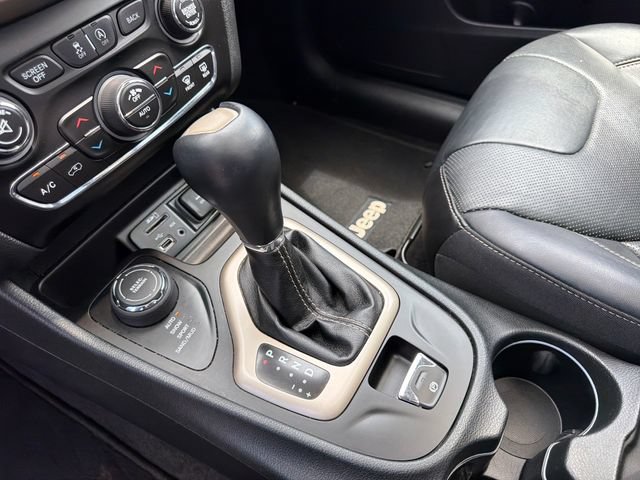 Used 2015 Jeep Cherokee Limited w/ Luxury Group AWD/4WD image 30