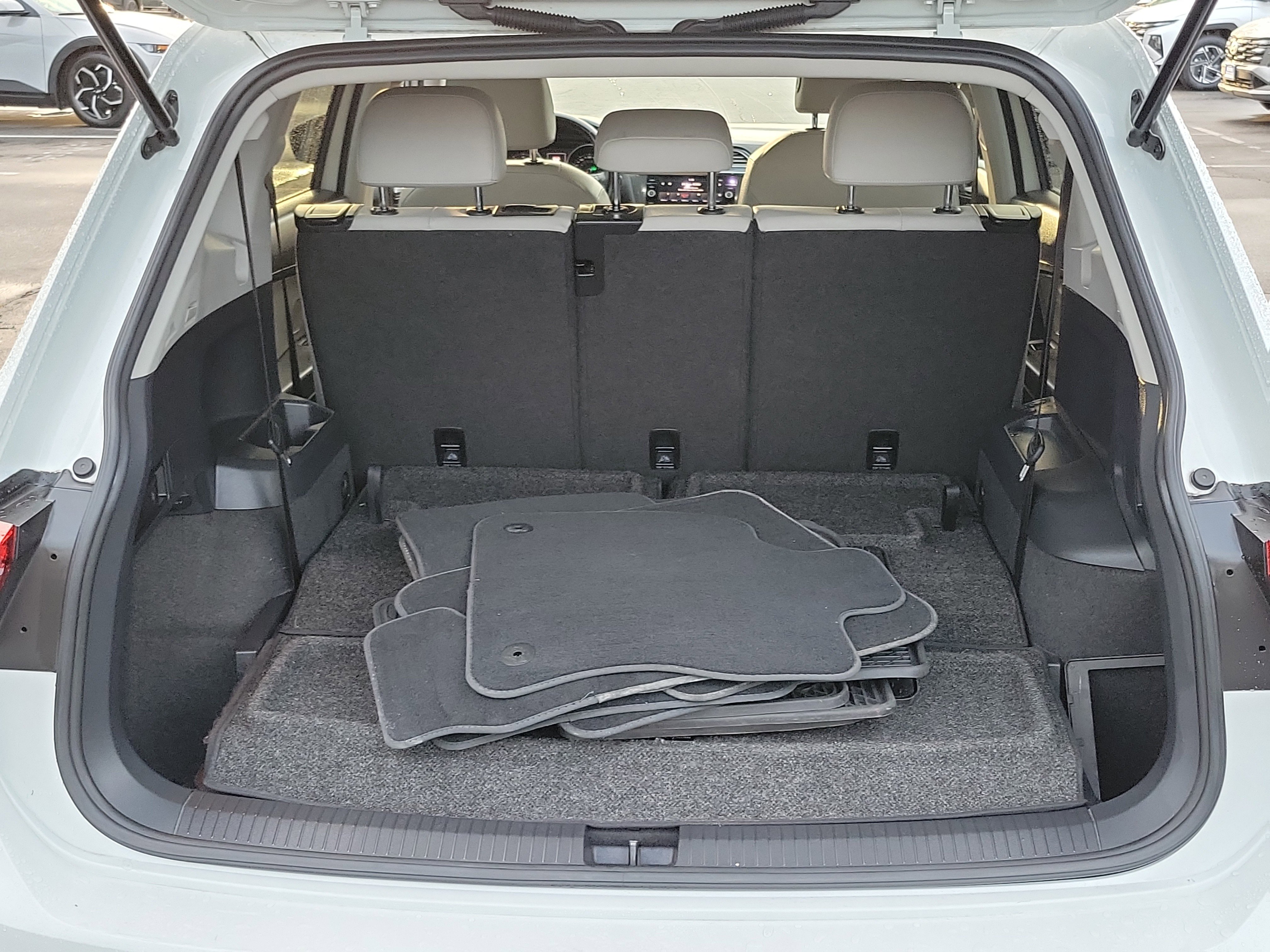Used 2019 Volkswagen Tiguan SE w/ Panoramic Sunroof Package FWD image 20