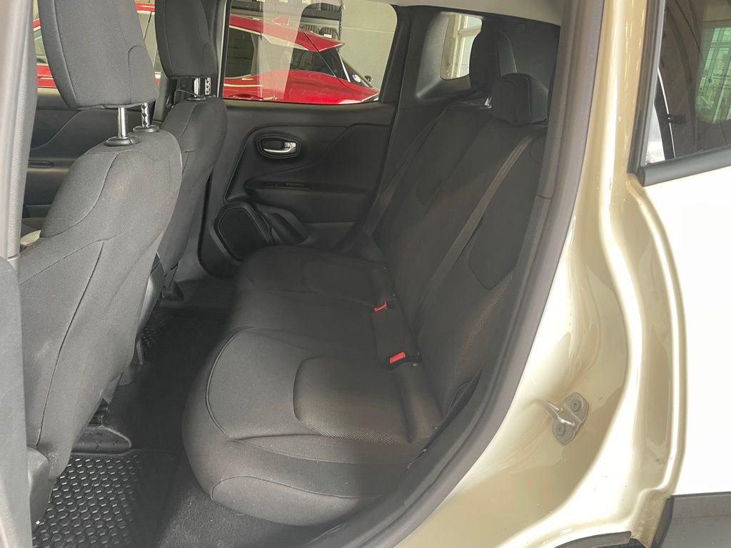 Used 2023 Jeep Renegade Latitude AWD/4WD image 17