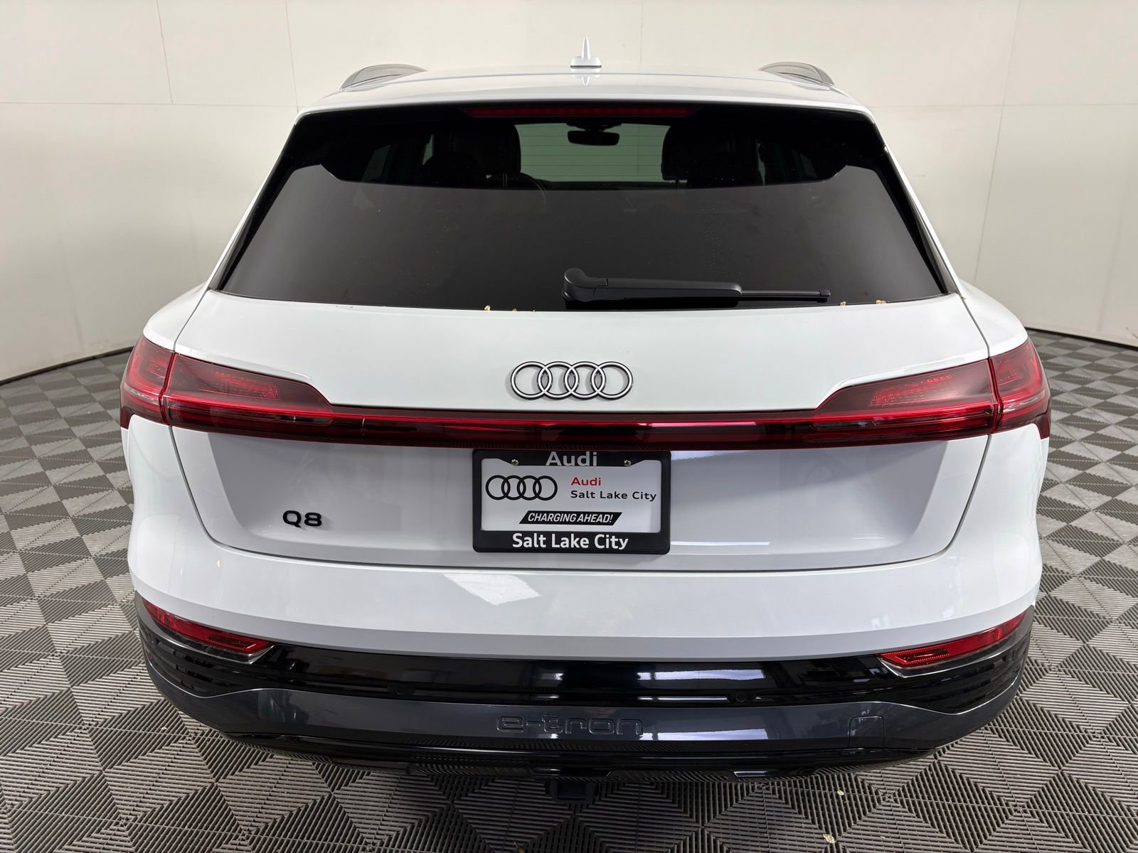 Used 2024 Audi Q8 e-tron Premium Plus w/ Premium Plus Package image 6