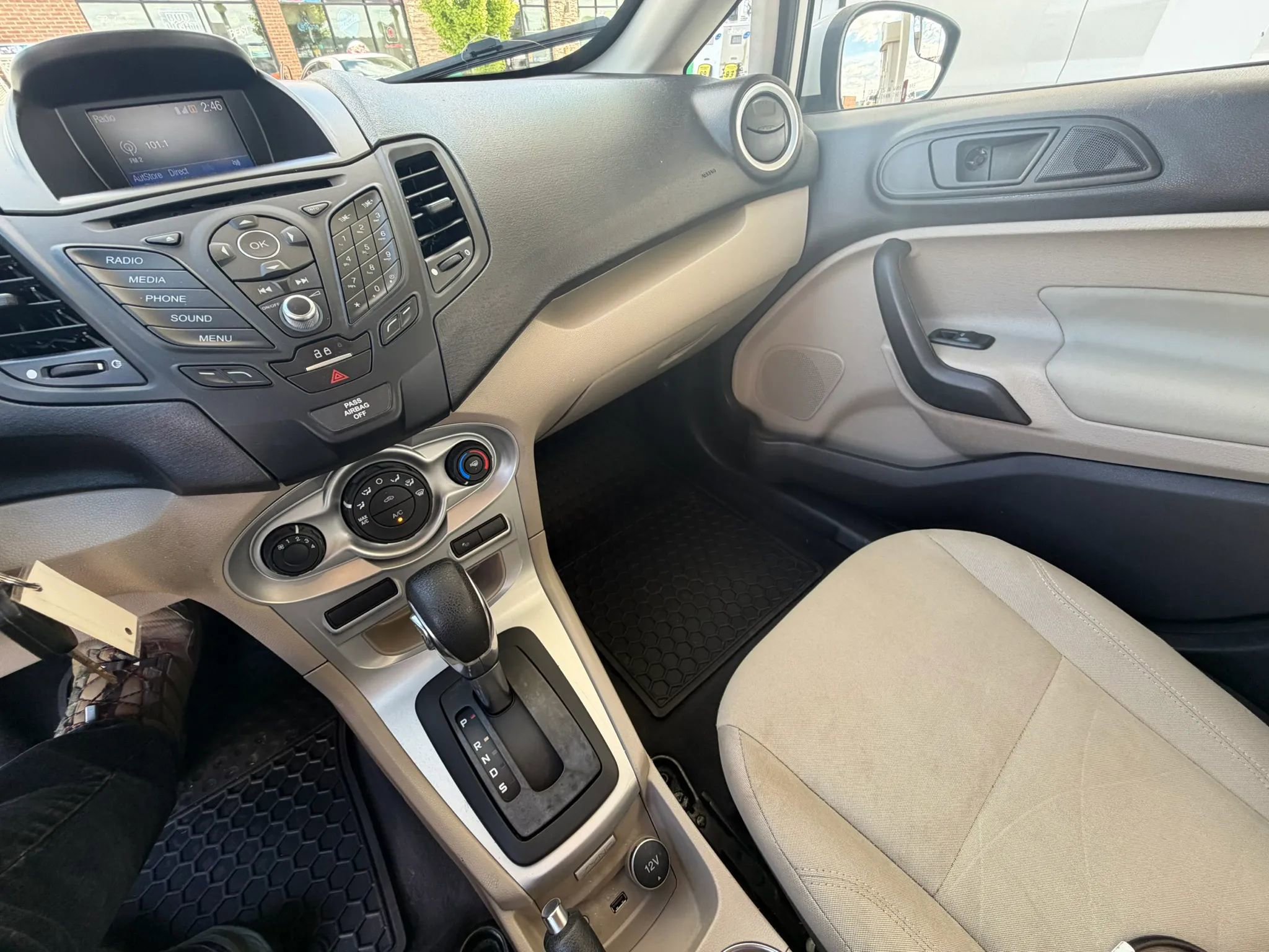 Used 2018 Ford Fiesta SE FWD image 17